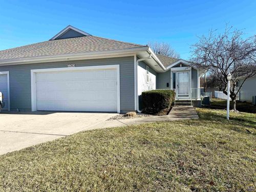 3360 Sw Chelsea Cir, Topeka, KS, 66614 | Card Image