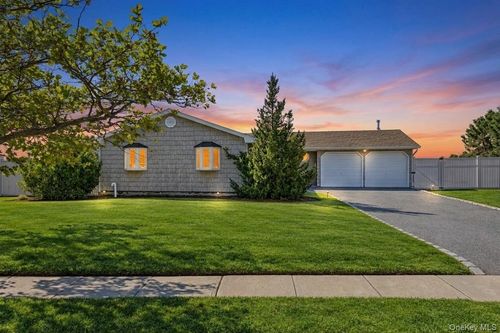 41 Shore Drive W, Babylon, NY, 11726 | Card Image
