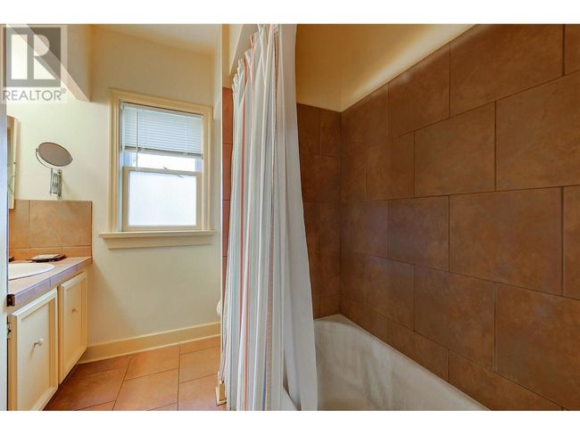 866 Dehart Ave, House other with 3 bedrooms, 1 bathrooms and 2 parking in Kelowna BC | Image 9