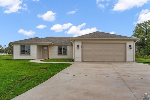 702 Teresa Ct, Carbondale, KS, 66414 | Card Image