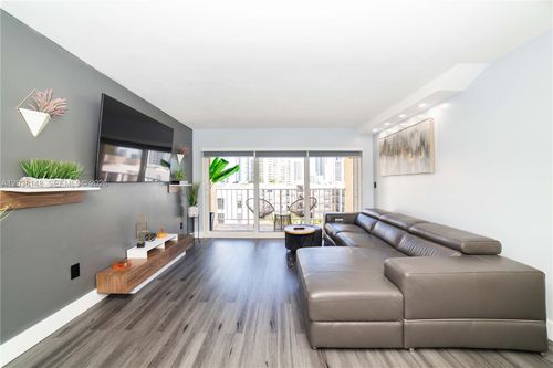 7-200 178th Dr, Sunny Isles Beach, FL, 33160-2876 | Card Image