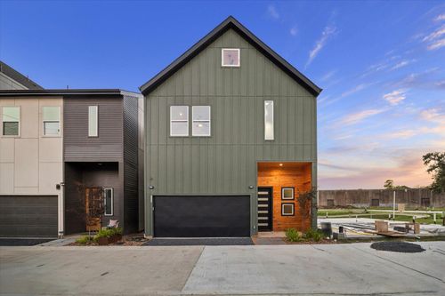 3902 Zina Way, Houston, TX, 77018-5943 | Card Image