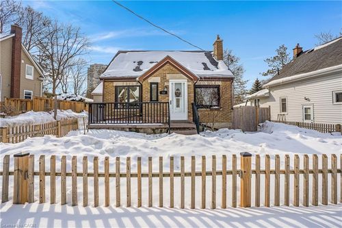 13 Devitt Ave N, Waterloo, ON, N2J3E7 | Card Image