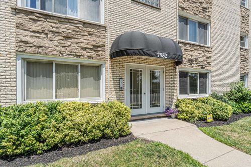 apt-2e-7952 Madison St, River Forest, IL, 60305-2049 | Card Image