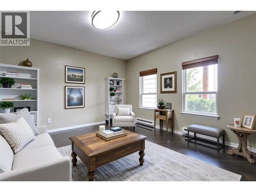860 Glenwood Ave, Kelowna, BC, V1Y5M5 | Card Image