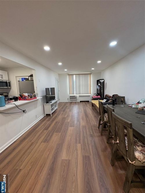 2160 Center Ave, Fort Lee, NJ, 07024-5862 | Card Image