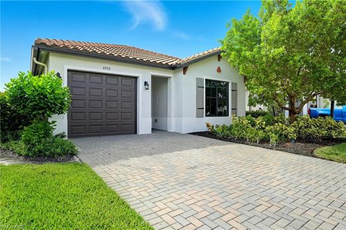 8992 Madrid Cir, NAPLES, FL, 34104-6227 | Card Image