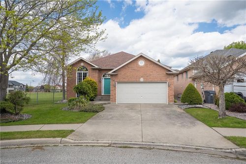 822 Marcuz Crt, Windsor, ON, N9G2T3 | Card Image