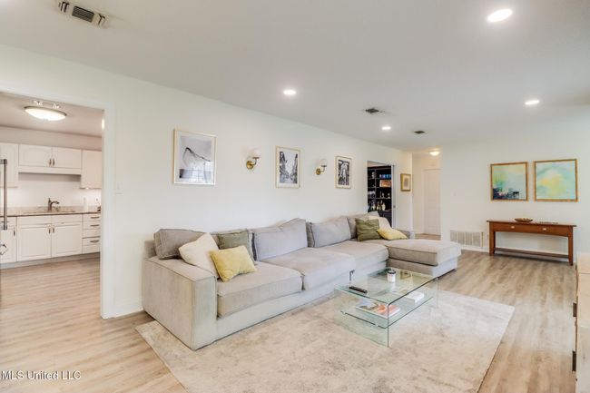 Living Area | Image 4