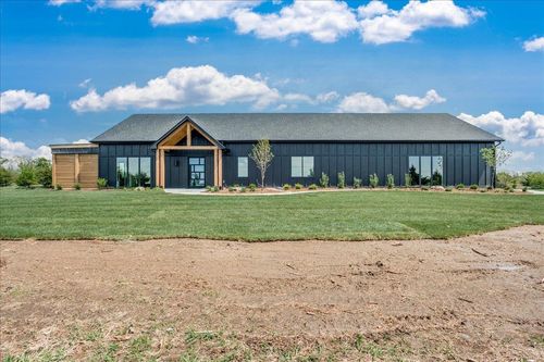 2440 E Cedar Hill Blvd, Valley Center, KS, 67147 | Card Image