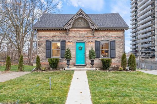 53 Charlotte St, Brantford, ON, N3T2W4 | Card Image