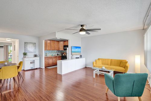 566 Fanshaw N, Boca Raton, FL, 33434 | Card Image