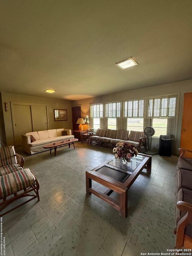 520 N 12 Th Ave, House other with 5 bedrooms, 3 bathrooms and null parking in Crystal City TX | Image 7