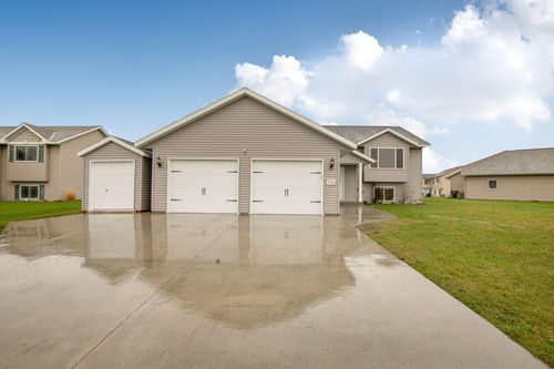 548 11th Ave Ne, Melrose, MN, 56352-1480 | Card Image