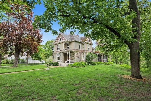 201 W Henry St, Saline, MI, 48176-1317 | Card Image