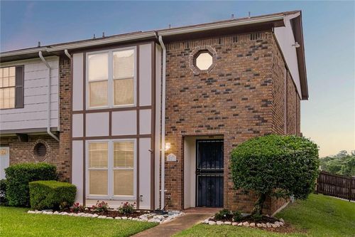 527 Highland Woods Drive W, Mobile, AL, 36608 | Card Image