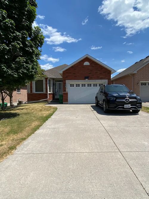 1055 Baker St, Peterborough, ON, K9H7P8 | Card Image