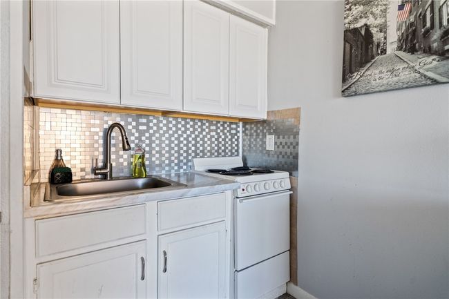 Kitchen | Image 11