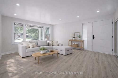 225 Essex Ave, Richmond Hill, ON, L4C2C1 | Card Image