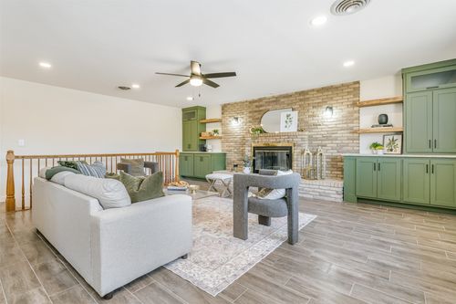 2006 Borger St, Plainview, TX, 79072-3744 | Card Image