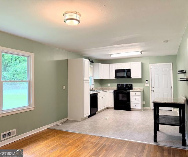 75 Valley Dr, House other with 3 bedrooms, 2 bathrooms and 1 parking in Carrollton GA | Image 6