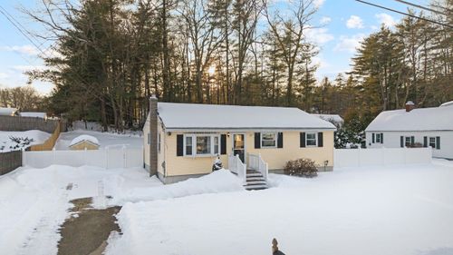4 Portchester Drive, Nashua, NH, 03062 | Card Image
