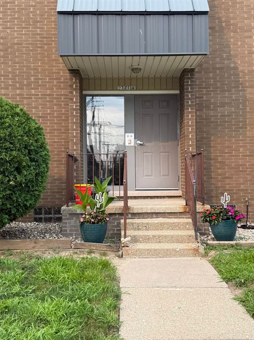 27 Dickinson Unit E Street, Mt Clemens, MI, 48043 | Card Image