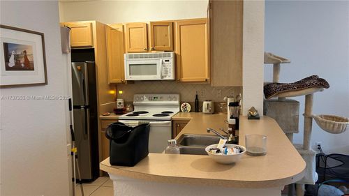 apt-623-6001 Sw 70th St, South Miami, FL, 33143-3432 | Card Image