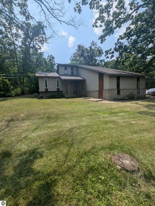 1825 W Sunset Dr, Roscommon, MI, 48653-9316 | Card Image