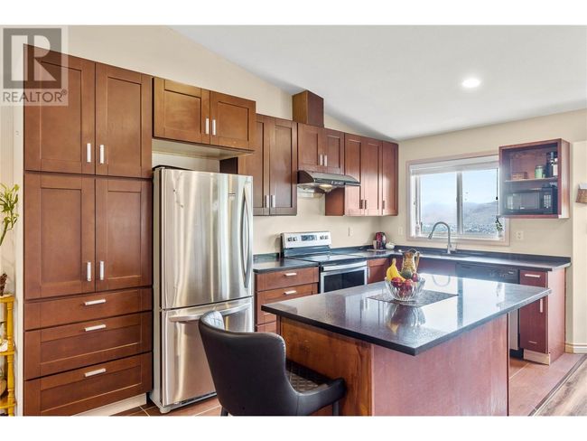 620 Hemlock St, House other with 8 bedrooms, 5 bathrooms and 2 parking in Kamloops BC | Image 13