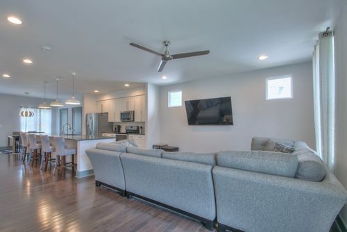 1617 Straightway Ave, Nashville, TN, 37206-2255 | Card Image