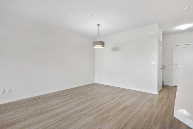 12 - 30 Shawnee Common Sw, Condo with 2 bedrooms, 3 bathrooms and 1 parking in Calgary AB | Image 8