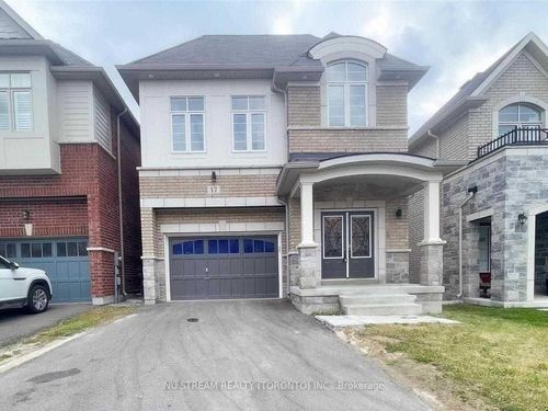 17 Foxberry Rd, East Gwillimbury, ON, L9N0P6 | Card Image
