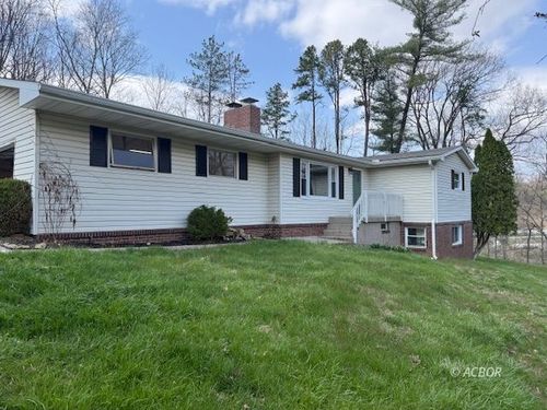 9088 Echo Ln, Athens, OH, 45701-6608 | Card Image