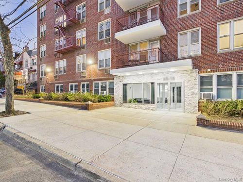 apt-3f-6515 Alderton St, Rego Park, NY, 11374-5001 | Card Image