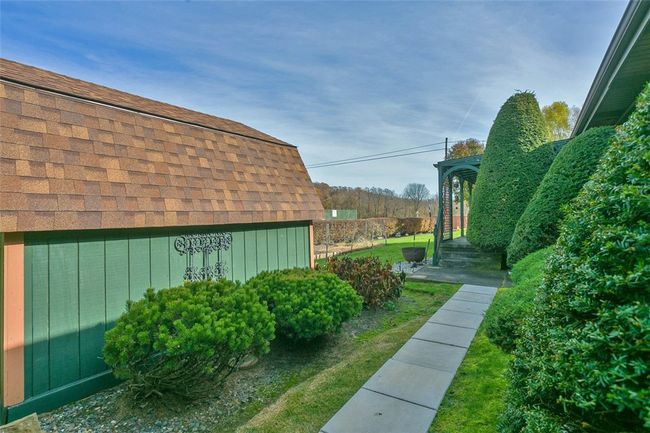 Side Entrance To The Back Patio & Yard | Image 25