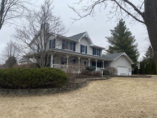2 Evergreen Dr, Blue Grass, IA, 52726-9751 | Card Image