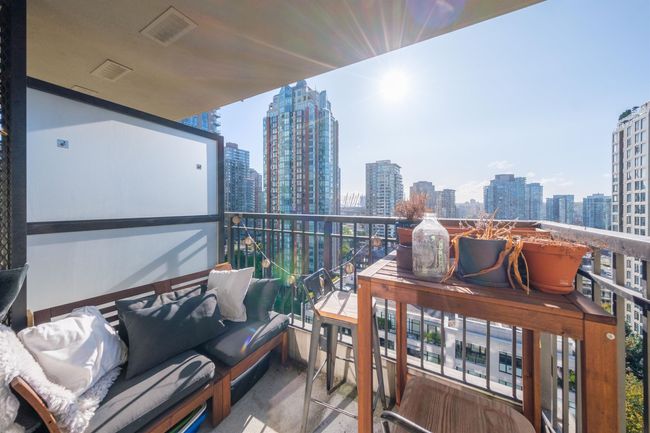 1507 - 989 Richards Street, Condo with 1 bedrooms, 1 bathrooms and 1 parking in Vancouver BC | Image 2