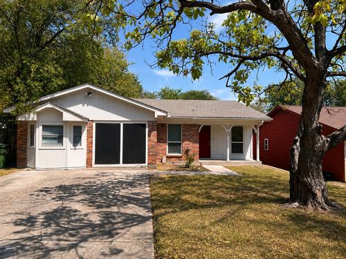 8136 Richard St, White Settlement, TX, 76108-3128 | Card Image