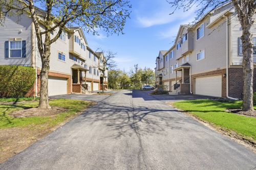 304 Monarch Dr, Streamwood, IL, 60107-3382 | Card Image