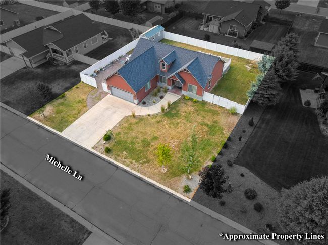 Bird's eye view with a residential view | Image 7