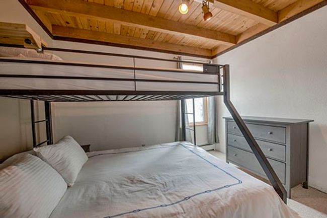 Twin bed over a Queen. | Image 11