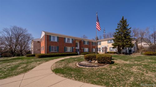 211-451 Miller Ave, Rochester, MI, 48307-2250 | Card Image
