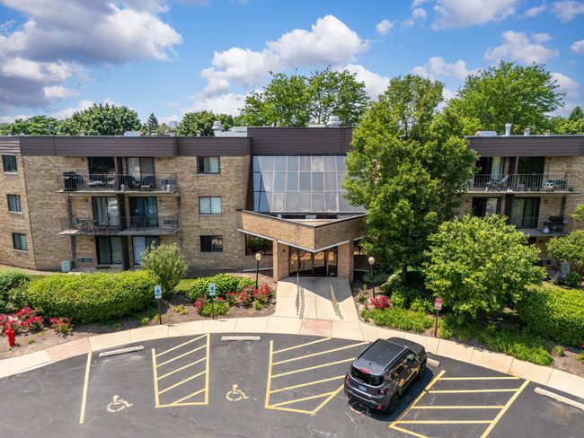APT-214 - 5550 Astor Ln, Condo with 2 bedrooms, 1 bathrooms and 2 parking in Rolling Meadows IL | Image 20