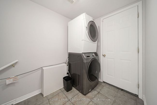 60 Capistro St, House other with 8 bedrooms, 5 bathrooms and 4 parking in Brampton ON | Image 35