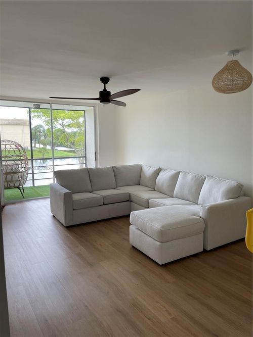 apt-205-8465 Sunrise Lakes Blvd, Sunrise, FL, 33322-1532 | Card Image