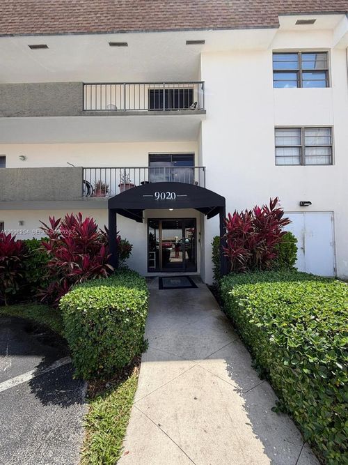 1d-9020 Ne 8th Ave, Miami Shores, FL, 33138-3252 | Card Image