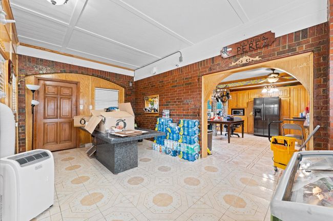 707 Doncrest St, House other with 7 bedrooms, 5 bathrooms and 4 parking in Channelview TX | Image 5