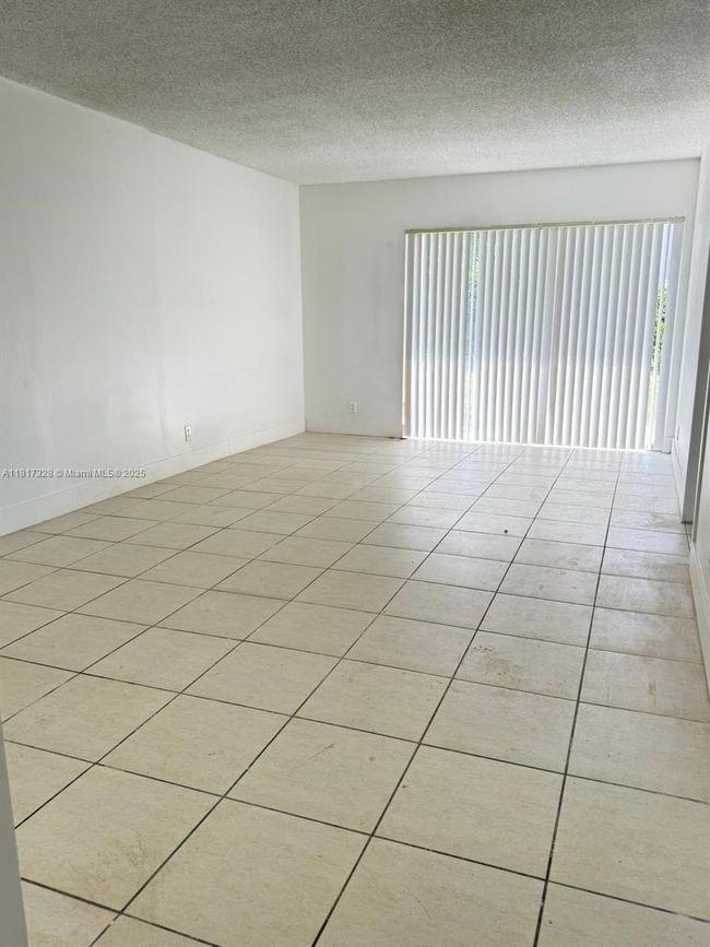 APT-108 - 8700 N Sherman Cir, Condo with 2 bedrooms, 2 bathrooms and null parking in Miramar FL | Image 7