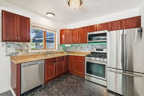 123 Smyth Rd, Manchester, NH, 03104-3809 | Card Image